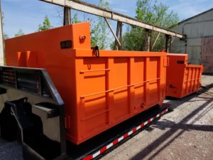 photo of custom containers and flat deck arrangement for a hook bin truck